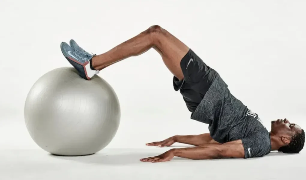 Latihan Swiss Ball untuk Punggung dan Perut yang Lebih Kuat