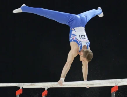 Parallel Bars dalam Senam Kompetitif: Peraturan dan Skor