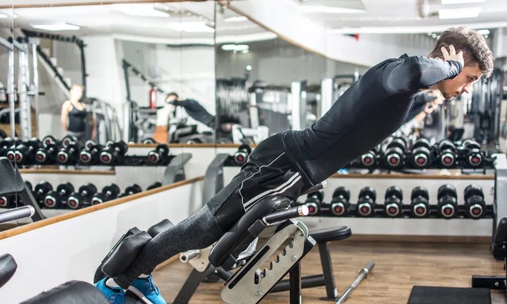 Hyperextension Bench: Alat Penting untuk Pencegahan Cedera dan Pemulihan