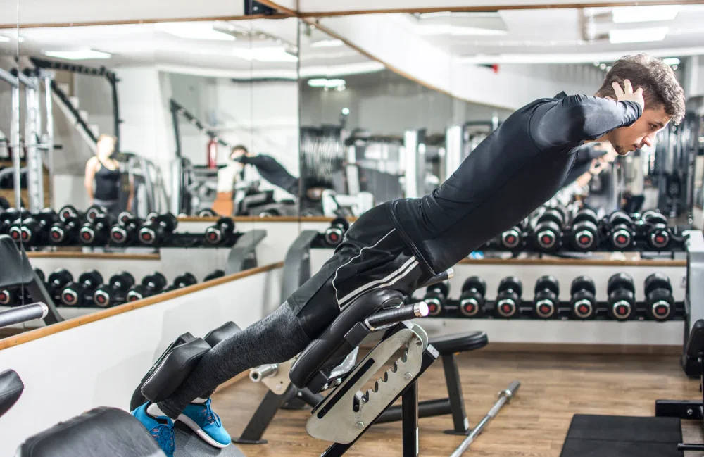 Hyperextension Bench: Alat Penting untuk Pencegahan Cedera dan Pemulihan