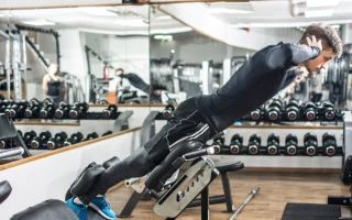 Hyperextension Bench: Alat Penting untuk Pencegahan Cedera dan Pemulihan