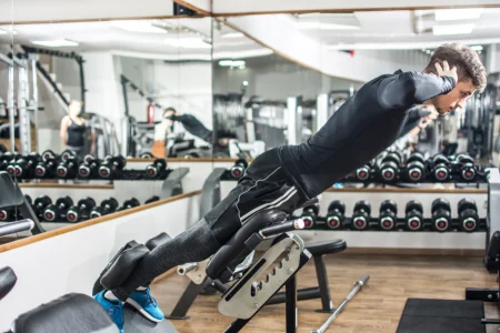 Hyperextension Bench: Alat Penting untuk Pencegahan Cedera dan Pemulihan