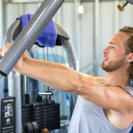 Apakah Mesin Chest Press Aman untuk Pemula? Temukan Jawabannya
