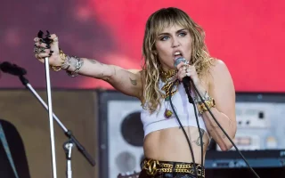 Miley Cyrus Bicara Jujur Tentang Hubungan Masa Lalu dan Proyek Musik Terbaru