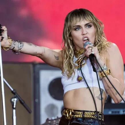 Miley Cyrus Bicara Jujur Tentang Hubungan Masa Lalu dan Proyek Musik Terbaru